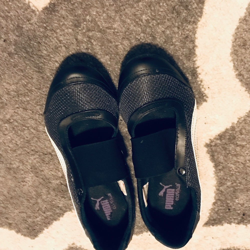 Woman’s Puma Flats